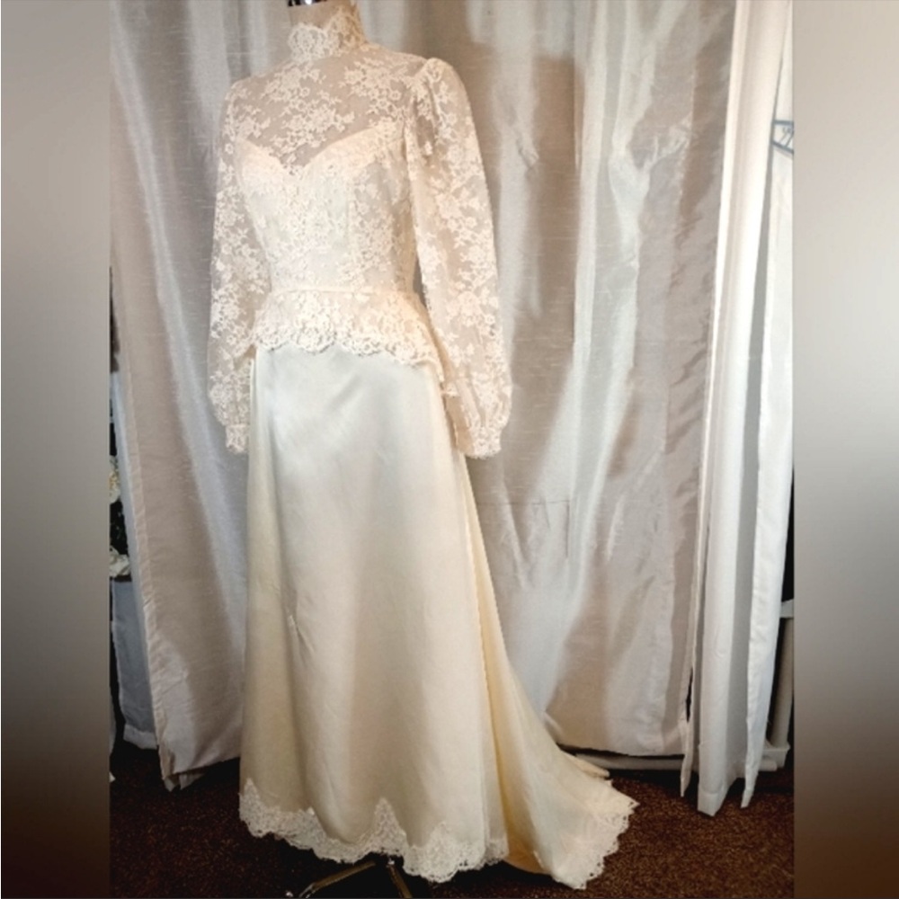 Bridal Allure Vintage Wedding Dress/Ivory/See thru Lace/Ivory/Beads/ Train/Zip,4